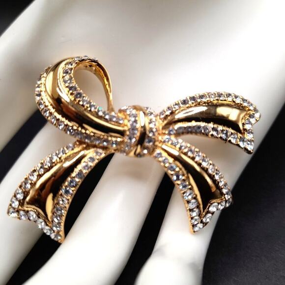 Vintage Monet Rhinestone Bow Brooch, Gold Plated, 1 1/2 Inches - Picture 4 of 9
